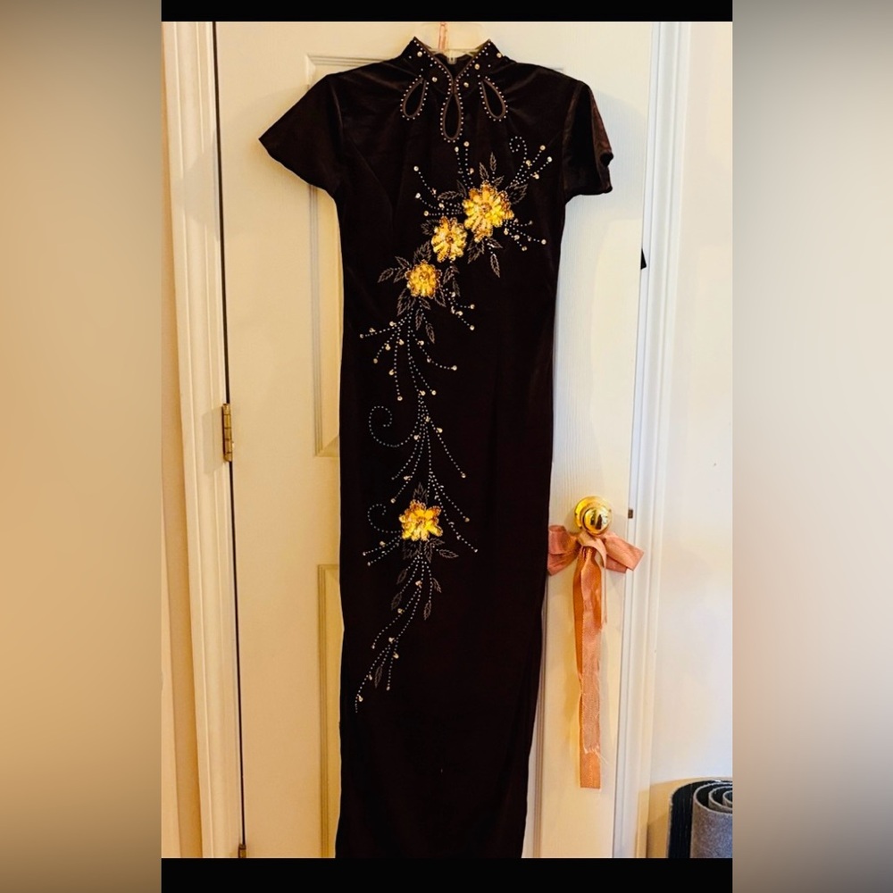 Elegant Black Velvet Floral and Beaded Cheongsam